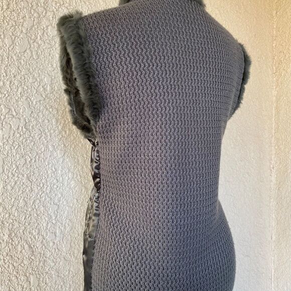 Love Token Reversible Rabbit Fur Vest Olive Green - Picture 9 of 16